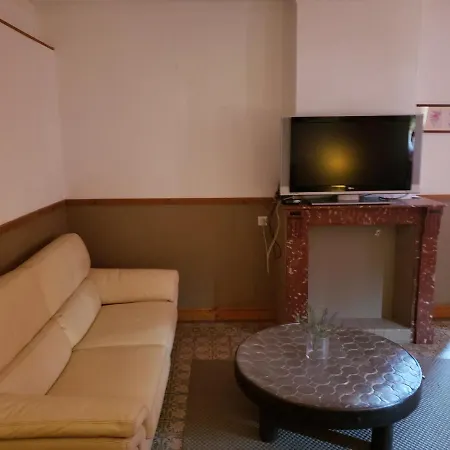 Jolie Appartement Avec Grand Jardin Ecurie