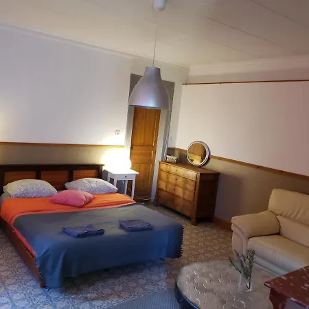 Jolie Appartement Avec Grand Jardin Ecurie
